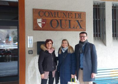 04_lunedì 27-03-23 i Docenti tedeschi Christina Rieger e Jan Jordan con la docente di tedesco Anna Olivero al Comune di Oulx